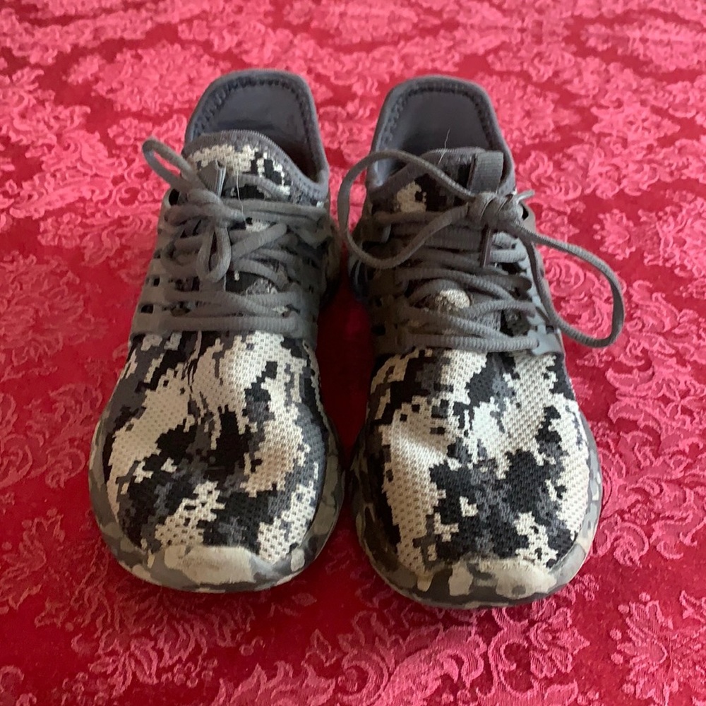 Boys Size 3 Camo Sneakers